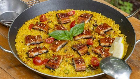 キャンプで作ればさらに美味！土用の丑にも食べたい「うなぎのパエリア」レシピ