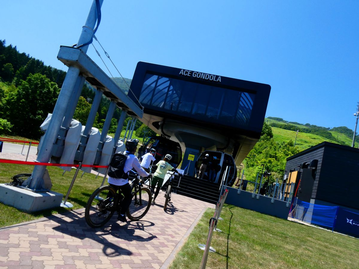 麓駅