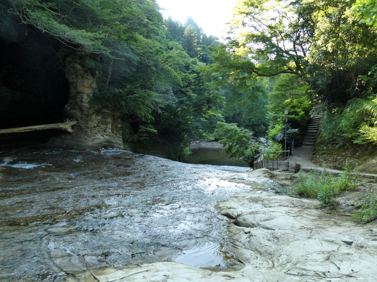 粟又の滝の上