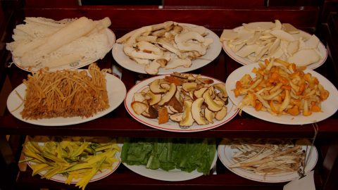 日本の照葉樹林文化では「毒キノコかどうか試す冒険」はしない。中国雲南省の人びとも同じか？