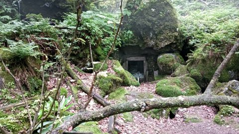 冷え冷え～！夏に雪で涼める草津温泉の氷室ハイキング