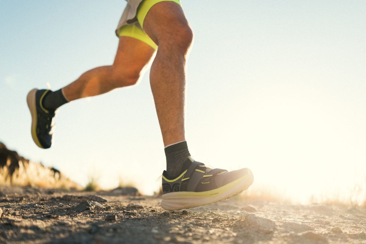 ロードもトレイルもこれ一足でOK！Tevaの新モデル「Aventrail R2T Shoe」が走りを変える