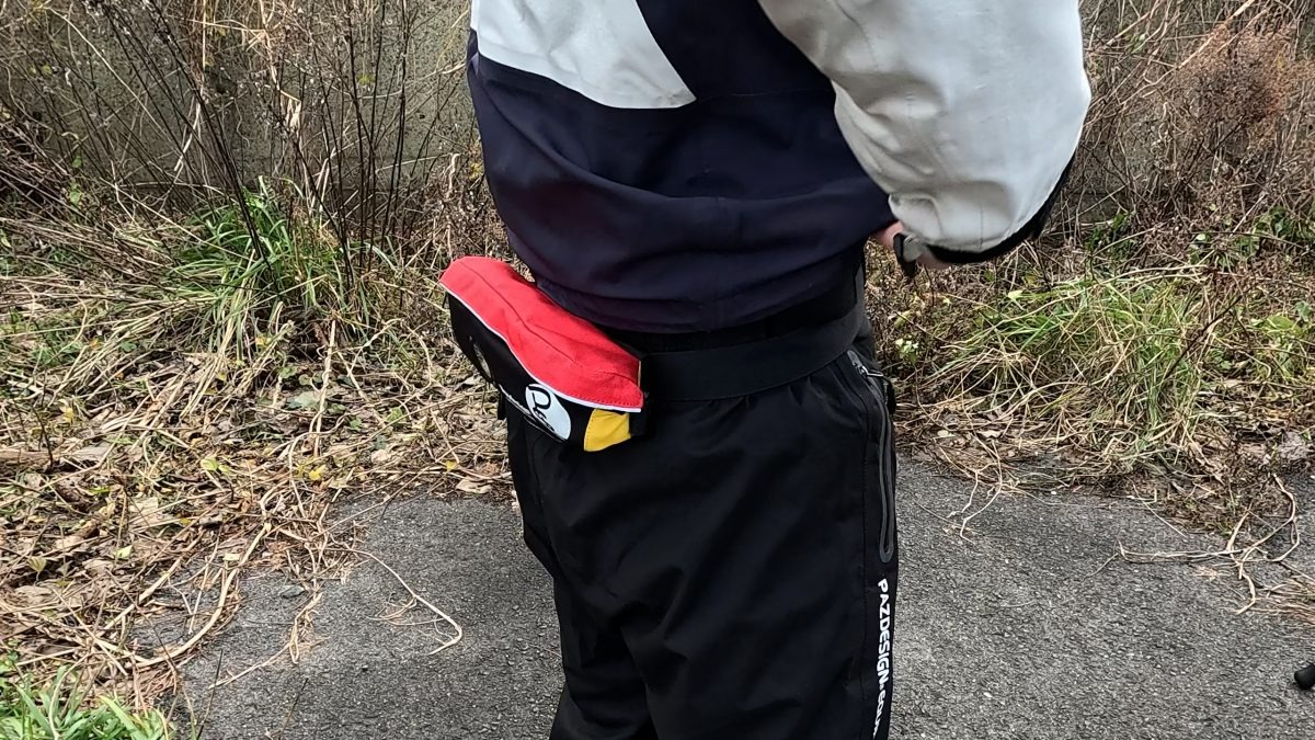 膨張式ライフジャケット