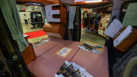 「東京キャンピングカーショー2026」で見つけた最新軽キャンピングカー6台！車載クーラーの有無や快適装備をチェック