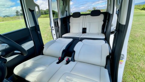 【BYD ラッコに試乗】話題の軽EVは多彩なシートアレンジが外遊びで活きる！