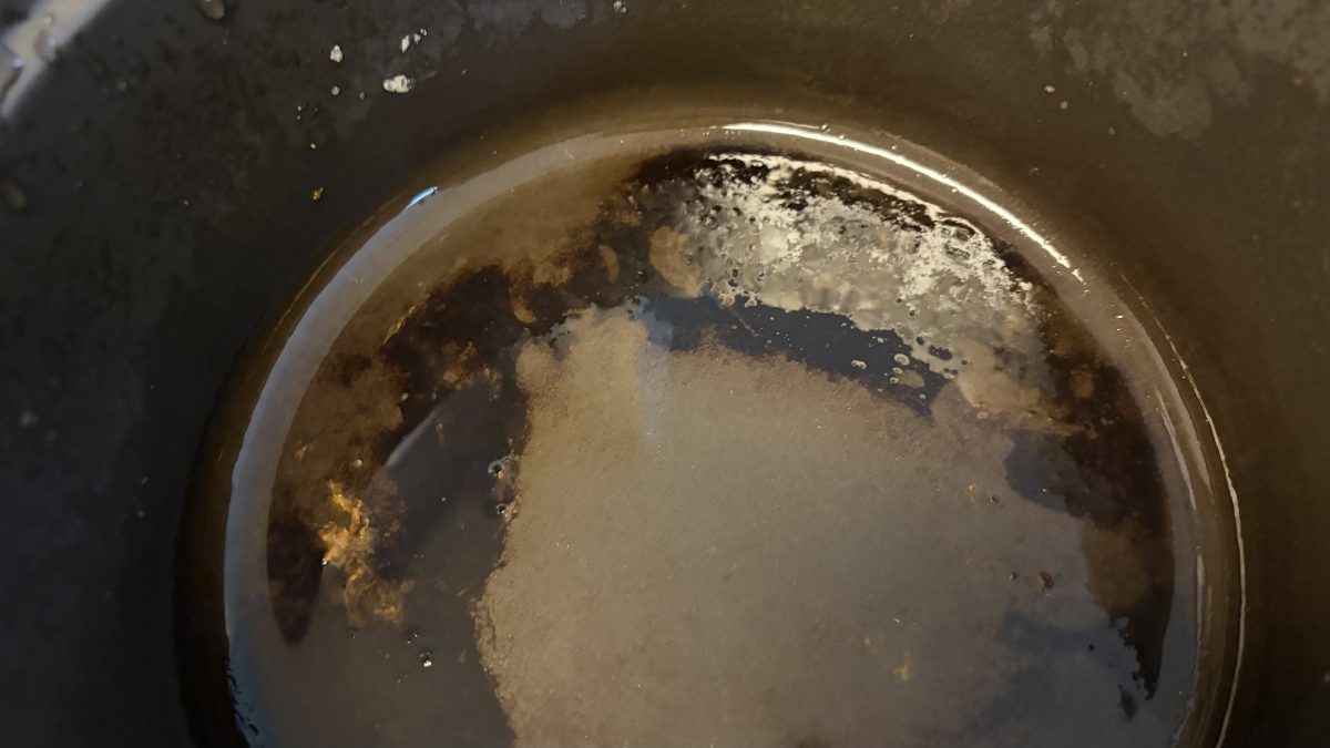 鍋の焦げ付きは酢で落とせる？正しい落とし方や素材別の注意点・頑固な焦げへの対処法を徹底解説