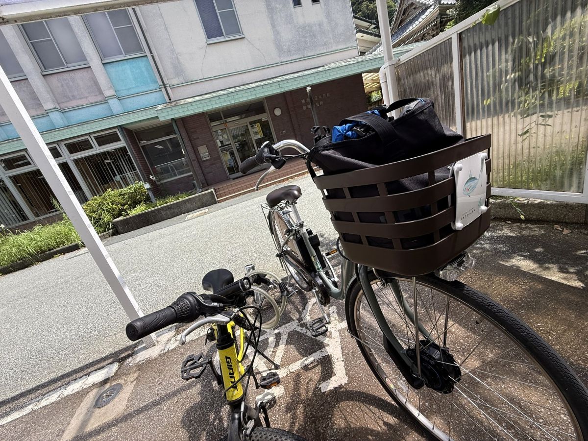 勝浦市立図書館で小休止