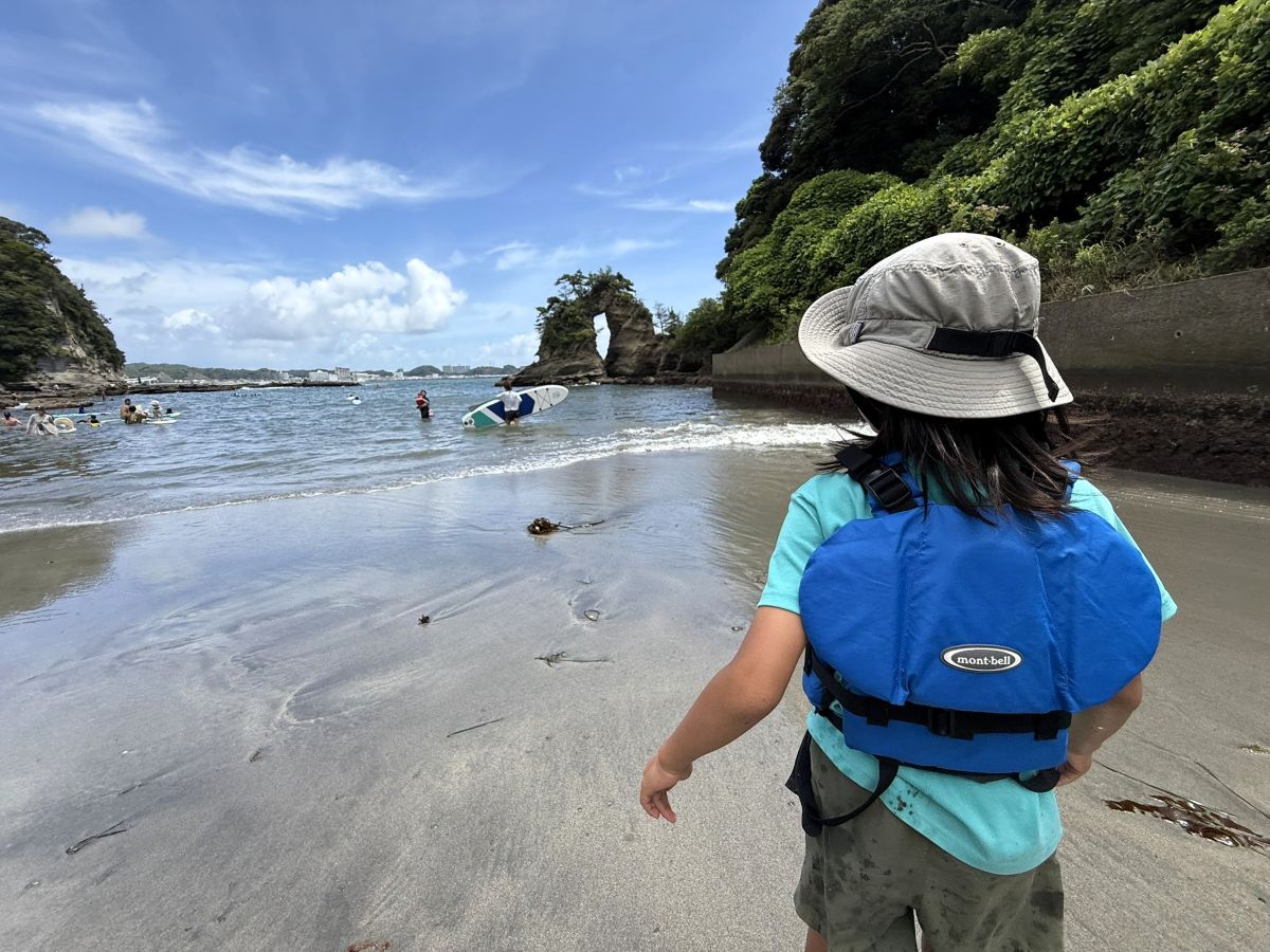 尾名浦のめがね岩