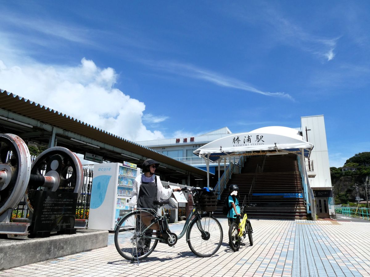 勝浦駅前