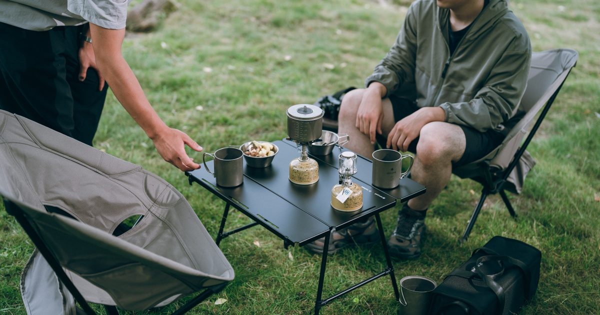  peak アウトドアチェア 未使用に近い スノーピークとヘリノックスが初コラボ。持ち運びがラクで座り心地も