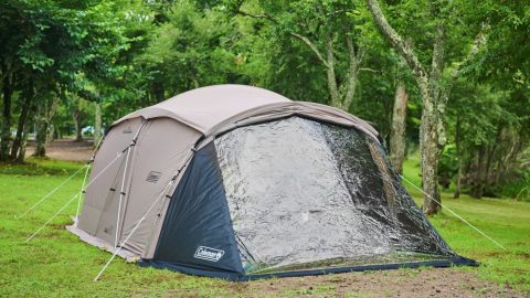 天候が変わりやすい秋キャンプに最適！雨風や冷気の侵入を軽減するコールマンのテント用「クリアウォール」が便利だ