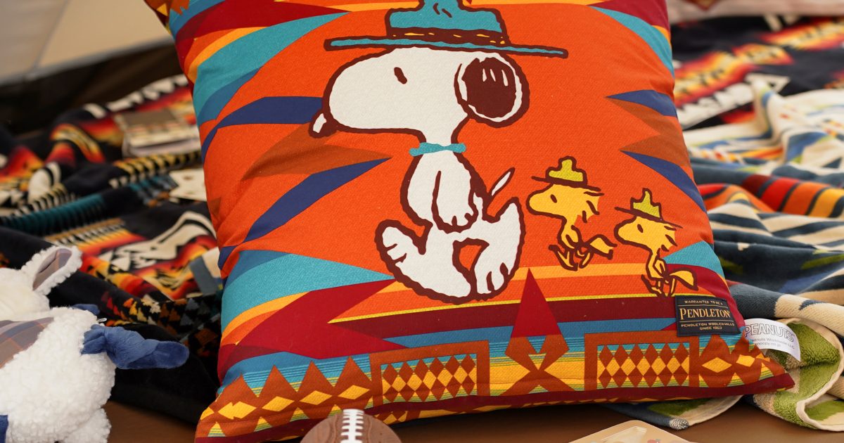 愛らしいスヌーピーと伝統あるデザインが融合！「PEANUTS