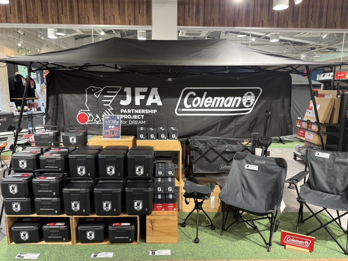 人気のコールマン×サッカー日本代表特別デザイン「J.ジェットブラックシリーズ」に第2弾が登場！