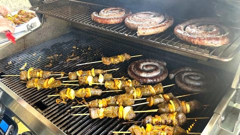 バーベキューの新メニューに！南アフリカ発の人気肉料理「ソサティ」「ブルボス」の正体をリサーチ