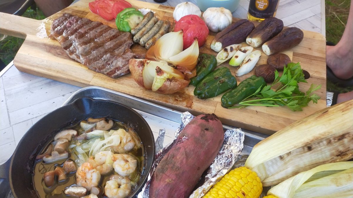 BBQの食材が並んでいる様子。