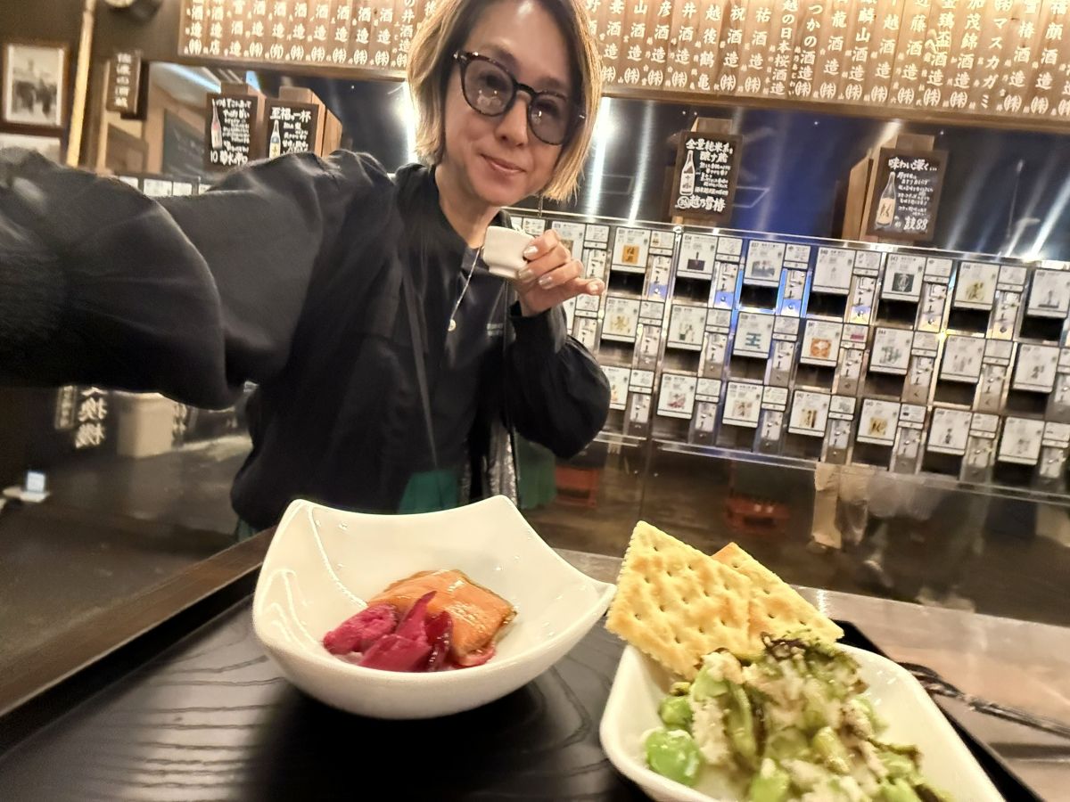 試飲を楽しむ筆者