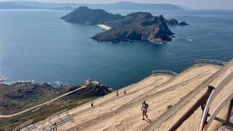 大西洋に浮かぶ「神々の群島」でキャンプ！美しいビーチも見どころ