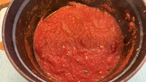 段違いの美味しさ！キャンプでやりたい手作りピザソースレシピ