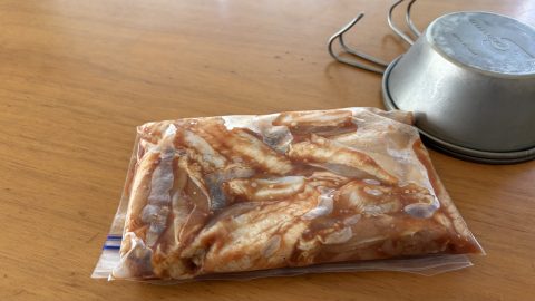 キャンプ飯は「前日仕込み」がキモ。焼くだけ＆煮るだけ簡単レシピ12選！　