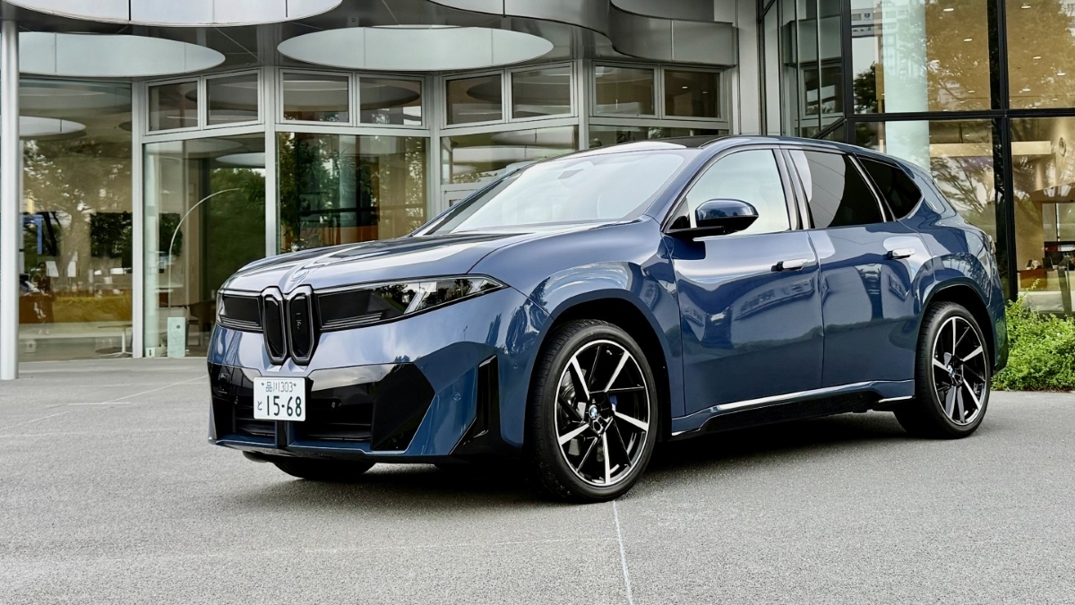 イケ面採用！「BMW iX3」は長～く走れて給電もできちゃうのだ