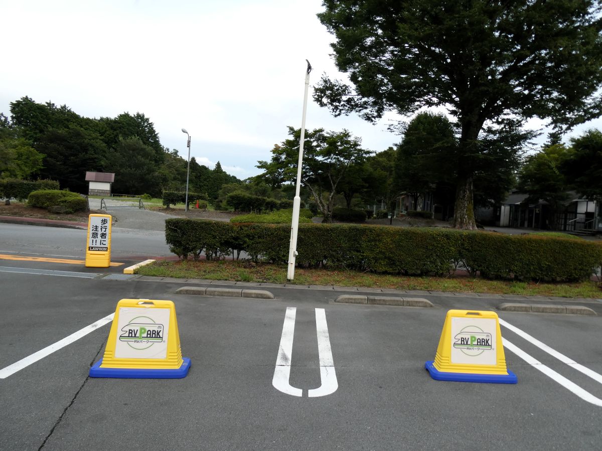 1台につき、ゆったり2区画の駐車スペースが割り当てられます。