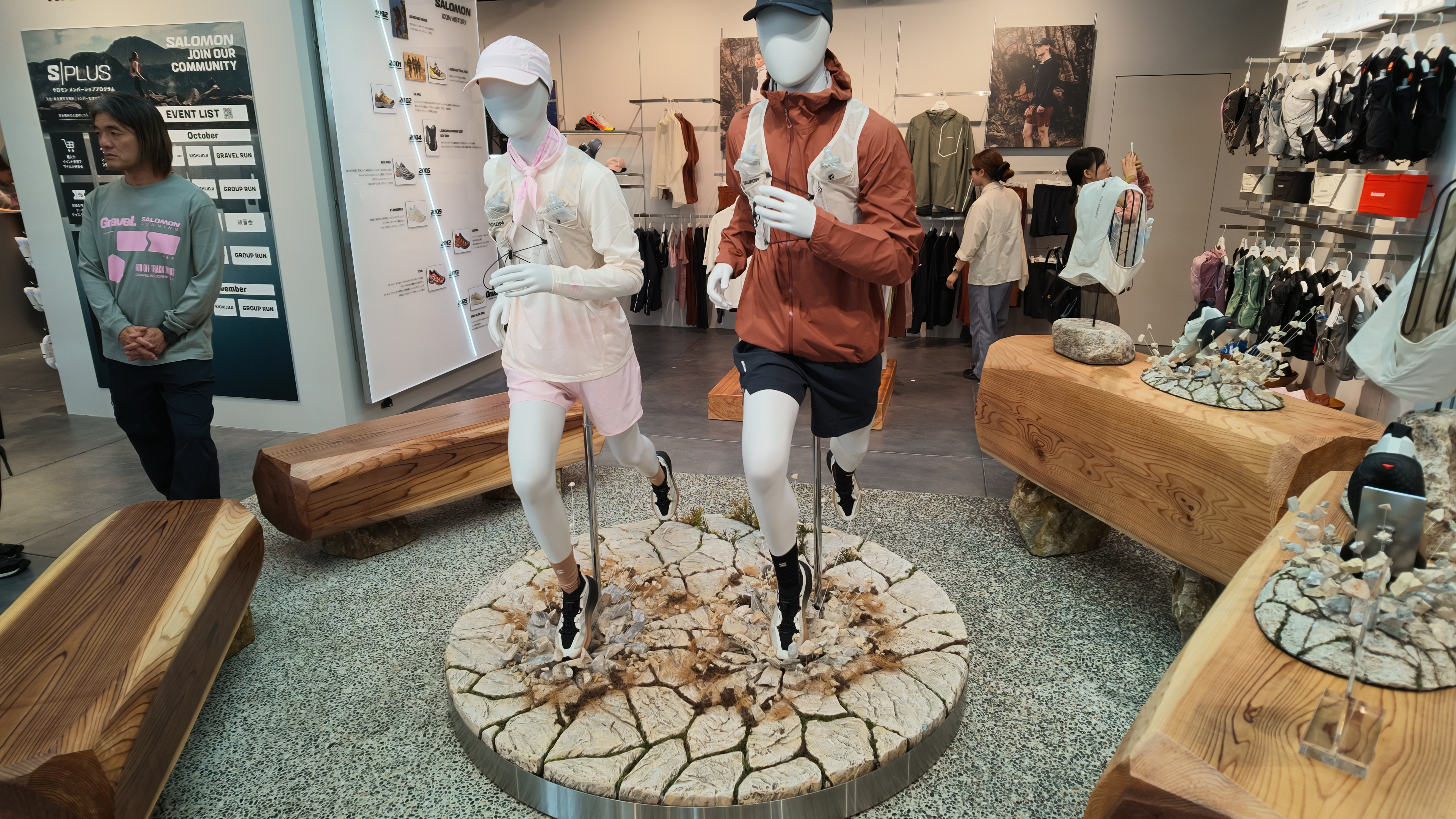 走り出せるショップ サロモンストア 吉祥寺店の3D足型計測でぴったりのランニングシューズに出会う