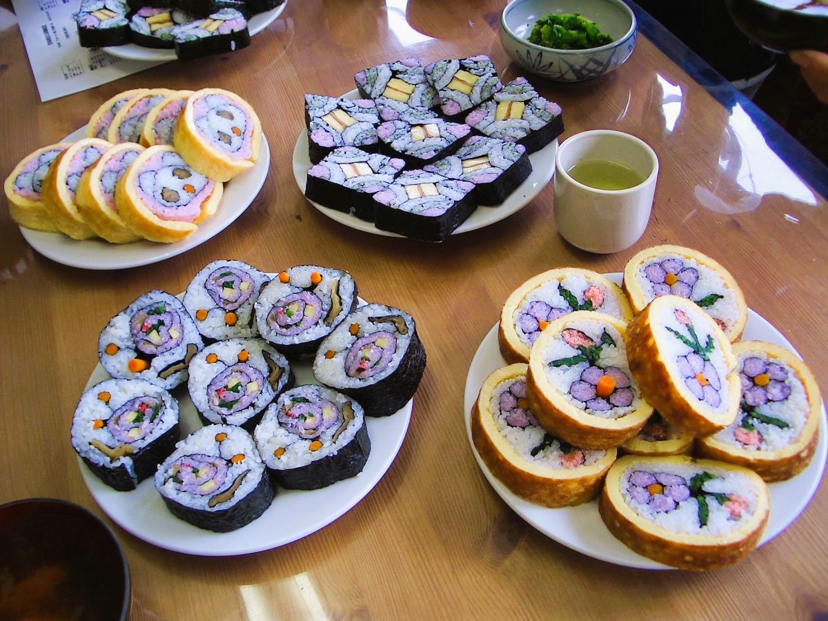 いろいろな太巻き祭り寿司