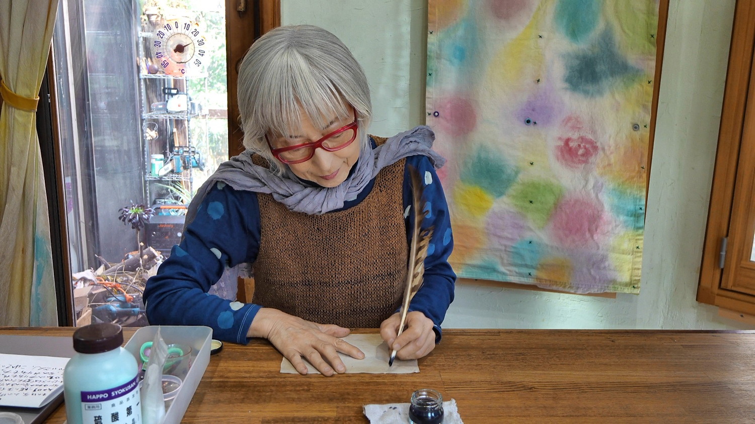 72歳YouTuber「ウリウリばあちゃん」の田舎暮らし。五倍子染めとインク作り