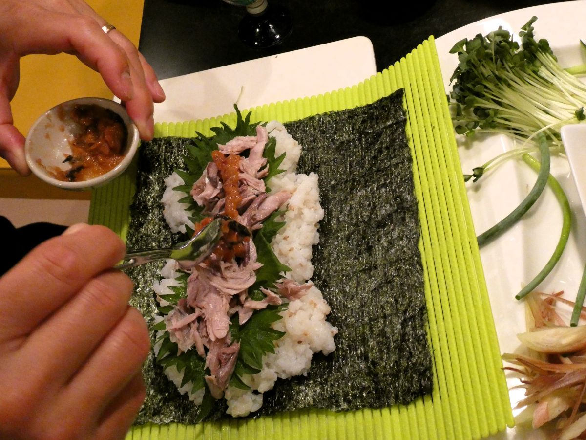 薬味や具材を並べる