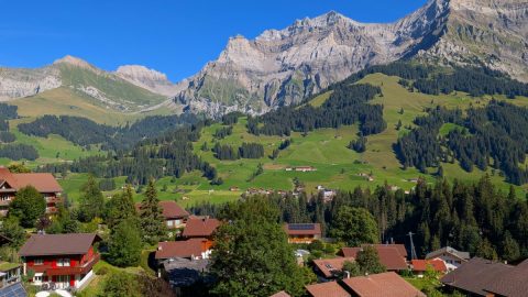１日で大自然を満喫！スイスの山岳地帯「アーデルボーデン」でめぐるアルプスよくばり絶景旅
