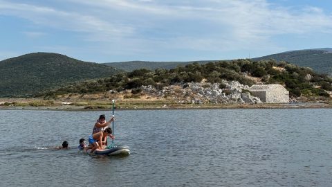 SUPで行く対岸のローマ浴場！トルコのエーゲ海沿岸で満喫する天然温泉